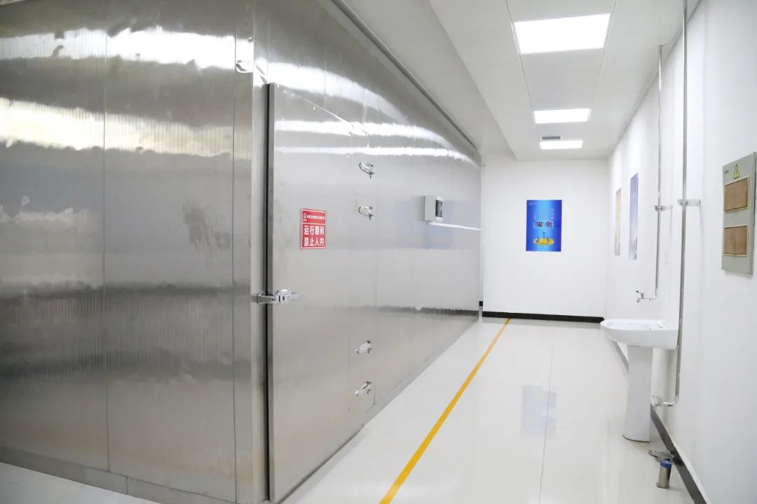 大型工業(yè)洗衣機車間