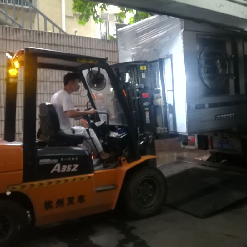 工業(yè)洗衣機卸車