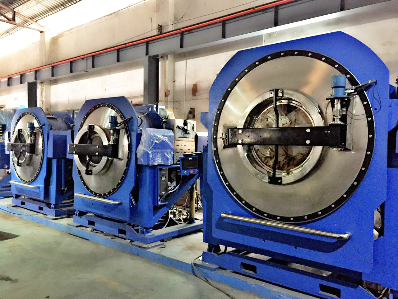 
		洗衣房大型傾斜式洗衣機組成結構配置介紹
		