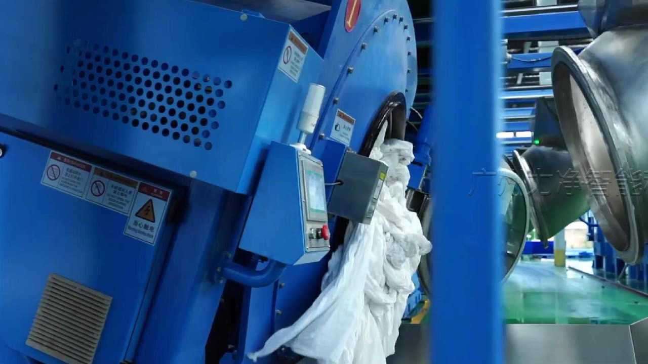 		大型洗衣房工業(yè)洗滌設(shè)備洗滌布草視頻	